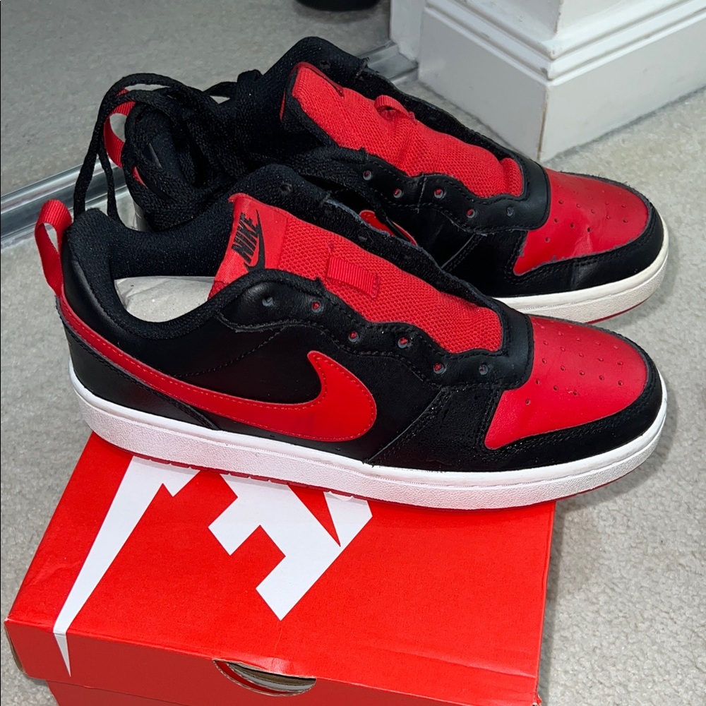 Nike Court Borough low2 (big kid) black /university Red/white size 6m - Picture 3 of 4